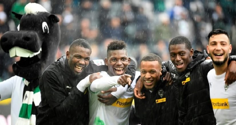 Gladbach players celebrate win over Augsburg